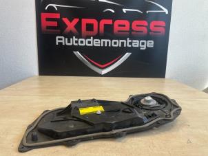 Gebruikte Deurbeschermer 4deurs links-voor Landrover Range Rover Evoque (LVJ/LVS) 2.2 TD4 16V Prijs € 30,00 Margeregeling aangeboden door Express Autodemontage