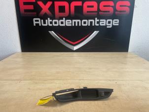 Gebruikte Elektrisch Raam Schakelaar Ford Focus 3 Wagon 1.5 TDCi Prijs € 9,00 Margeregeling aangeboden door Express Autodemontage
