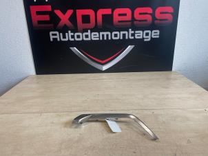 Gebruikte Sierstrip Peugeot 5008 II (M4/MC/MJ/MR) 2.0 BlueHDi 180 16V Prijs € 15,73 Inclusief btw aangeboden door Express Autodemontage