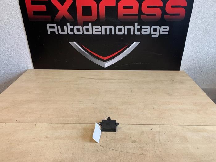Gebruikte Module Centrale Deurvergrendeling Landrover Range Rover Evoque (LVJ/LVS) 2.2 TD4 16V Prijs € 29,00 Margeregeling aangeboden door Express Autodemontage