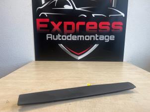 Gebruikte Bekleding Achterklep Volkswagen Golf VII (AUA) 1.6 TDI 16V Prijs € 10,00 Margeregeling aangeboden door Express Autodemontage