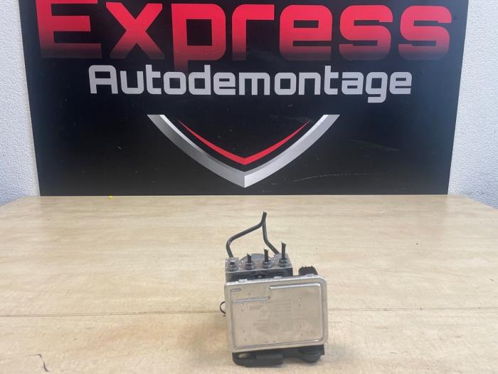 Gebruikte ABS Pomp Volkswagen Golf VII (AUA) 2.0 TDI 150 16V Prijs € 145,20 Inclusief btw aangeboden door Express Autodemontage