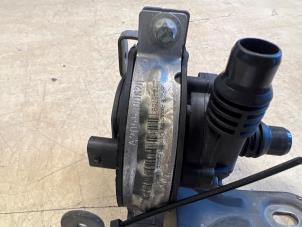 Waterpomp van een Mercedes-Benz C (W206) C-200 1.5 EQ Boost 4-Matic 2023