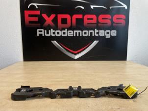 Gebruikte Afdekplaat diversen Mercedes C (W206) C-200 1.5 EQ Boost 4-Matic Prijs € 30,25 Inclusief btw aangeboden door Express Autodemontage