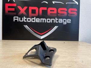 Gebruikte Bumpersteun links-achter Peugeot 308 (F3/FB/FH/FM/FP) 1.2 12V PureTech 110 Prijs € 30,25 Inclusief btw aangeboden door Express Autodemontage
