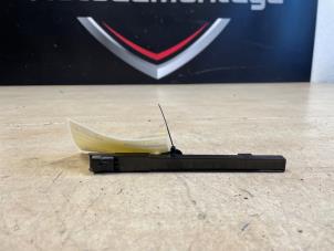 Gebruikte Antenne Peugeot 208 II (UB/UH/UP) 1.2 Vti 12V PureTech 75 Prijs € 8,47 Inclusief btw aangeboden door Express Autodemontage