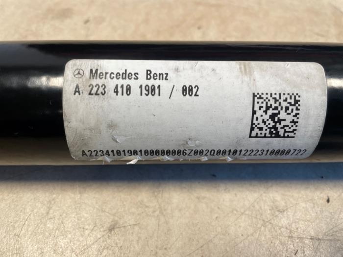 Cardanas van een Mercedes-Benz C (W206) C-200 1.5 EQ Boost 4-Matic 2023