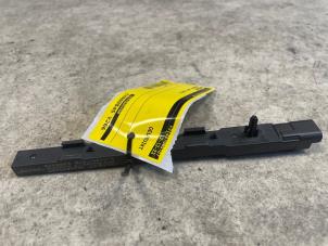 Gebruikte Antenne Peugeot 208 II (UB/UH/UP) 1.2 Vti 12V PureTech 100 Prijs € 5,00 Margeregeling aangeboden door Express Autodemontage