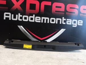 Gebruikte Bekleding bagageruimte Peugeot 5008 II (M4/MC/MJ/MR) Prijs € 72,60 Inclusief btw aangeboden door Express Autodemontage