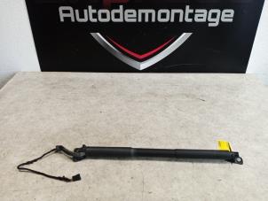 Gebruikte Kofferdekseldemper links-achter BMW 3 serie Touring (F31) 318d 2.0 16V Prijs € 35,00 Margeregeling aangeboden door Express Autodemontage