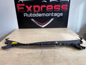 Gebruikte Paravent Tesla Model 3 Long Range AWD 75 kWh Prijs € 90,00 Margeregeling aangeboden door Express Autodemontage