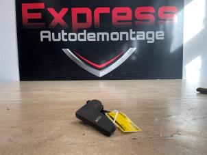 Gebruikte Motorkap hendel Volkswagen T-Roc I 1.5 TSI 16V Prijs € 8,00 Margeregeling aangeboden door Express Autodemontage