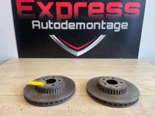 Gebruikte Remschijf voor Mercedes C Estate (S206) C-200 1.5 EQ Boost Prijs € 150,00 Margeregeling aangeboden door Express Autodemontage