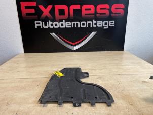 Gebruikte Bodem beschermplaat Skoda Octavia Combi (NXAC) 1.0 TSI 12V Prijs € 15,00 Margeregeling aangeboden door Express Autodemontage