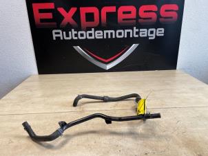 Gebruikte Waterpijp Skoda Fabia III (NJ3) 1.0 TSI 12V Prijs € 35,00 Margeregeling aangeboden door Express Autodemontage