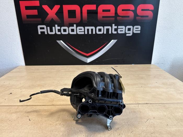 Gebruikte Spruitstuk Inlaat Toyota Aygo (B40) 1.0 12V VVT-i Prijs € 24,00 Margeregeling aangeboden door Express Autodemontage
