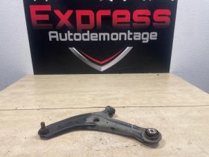 Gebruikte Triangel links-voor Ford Fiesta 7 1.1 Ti-VCT 12V 85 Prijs € 55,00 Margeregeling aangeboden door Express Autodemontage