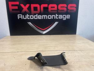 Gebruikte Afdekplaat diversen Ford Fiesta 7 1.1 Ti-VCT 12V 85 Prijs € 20,00 Margeregeling aangeboden door Express Autodemontage