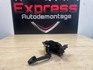 Gebruikte Koppelingspedaal Ford Fiesta 7 1.1 Ti-VCT 12V 85 Prijs € 50,00 Margeregeling aangeboden door Express Autodemontage