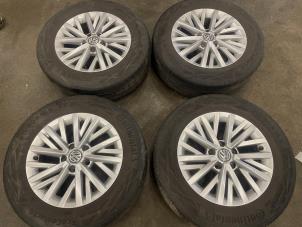 Gebruikte Velgen set + banden Volkswagen T-Roc I 1.0 TSI 12V Prijs € 650,00 Margeregeling aangeboden door Express Autodemontage