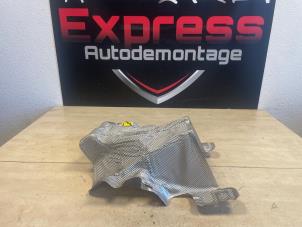 Gebruikte Hitteschild uitlaat Mercedes CLA Shooting Brake (118.6) 1.3 CLA-250 e Turbo 16V Prijs € 25,00 Margeregeling aangeboden door Express Autodemontage