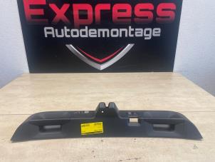 Gebruikte Achterklep Handgreep Mercedes CLA Shooting Brake (118.6) 1.3 CLA-250 e Turbo 16V Prijs € 60,00 Margeregeling aangeboden door Express Autodemontage