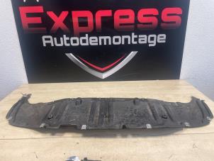 Gebruikte Afdekplaat diversen Mercedes CLA Shooting Brake (118.6) 1.3 CLA-250 e Turbo 16V Prijs € 50,00 Margeregeling aangeboden door Express Autodemontage