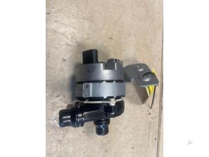 Gebruikte Koelvloeistof pomp Mercedes CLA Shooting Brake (118.6) 1.3 CLA-250 e Turbo 16V Prijs € 100,00 Margeregeling aangeboden door Express Autodemontage