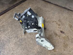 Gebruikte Frontbalk Peugeot 3008 II (M4/MC/MJ/MR) 1.2 12V PureTech Hybrid 48V Prijs € 300,00 Margeregeling aangeboden door Express Autodemontage