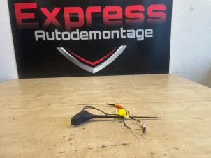 Gebruikte Antenne Peugeot 208 II (UB/UH/UP) 1.2 Vti 12V PureTech 100 Prijs € 15,00 Margeregeling aangeboden door Express Autodemontage
