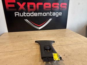 Gebruikte Stijl midden-links Peugeot 3008 Prijs € 35,00 Margeregeling aangeboden door Express Autodemontage