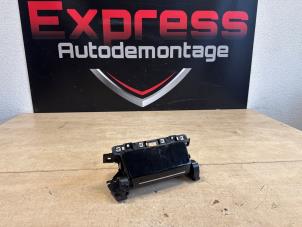 Gebruikte Opbergvak Peugeot 208 II (UB/UH/UP) 1.2 Vti 12V PureTech 100 Prijs € 29,00 Margeregeling aangeboden door Express Autodemontage