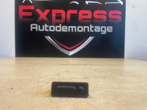 Gebruikte Schakelaar achterklep Peugeot 3008 Prijs € 79,00 Margeregeling aangeboden door Express Autodemontage