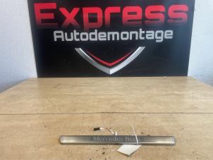 Gebruikte Instapverlichting Mercedes CLA Shooting Brake (118.6) 1.3 CLA-250 e Turbo 16V Prijs € 55,00 Margeregeling aangeboden door Express Autodemontage