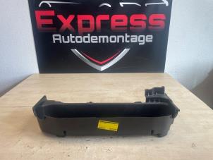 Gebruikte Afdekplaat diversen Mercedes CLA Shooting Brake (118.6) 1.3 CLA-250 e Turbo 16V Prijs € 20,00 Margeregeling aangeboden door Express Autodemontage