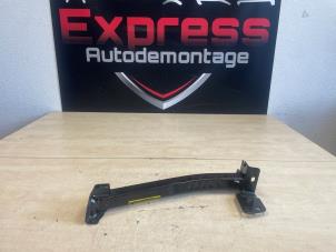 Gebruikte Frontdeel steun Peugeot 208 II (UB/UH/UP) 1.2 Vti 12V PureTech 100 Prijs € 30,00 Margeregeling aangeboden door Express Autodemontage