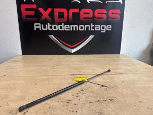 Gebruikte Gasdemper Motorkap links Opel Crossland (X) 1.2 Turbo 12V Prijs € 5,00 Margeregeling aangeboden door Express Autodemontage