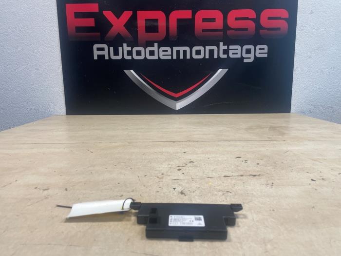Gebruikte Deur module Tesla Model 3 Long Range AWD 75 kWh Prijs € 99,00 Margeregeling aangeboden door Express Autodemontage