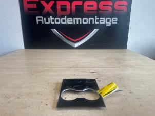 Gebruikte Bekerhouder Tesla Model 3 Long Range AWD 75 kWh Prijs € 25,00 Margeregeling aangeboden door Express Autodemontage