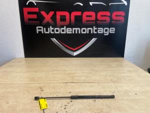 Gebruikte Kofferdekseldemper rechts-achter Mercedes C Estate (S206) C-200 1.5 EQ Boost Prijs € 15,00 Margeregeling aangeboden door Express Autodemontage