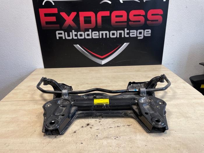 Subframe van een Peugeot 208 II (UB/UH/UP) 1.2 Hybrid 136 2025