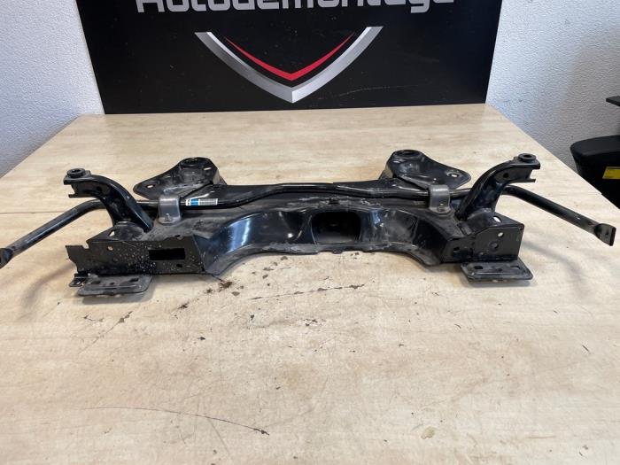 Subframe van een Peugeot 208 II (UB/UH/UP) 1.2 Hybrid 136 2025