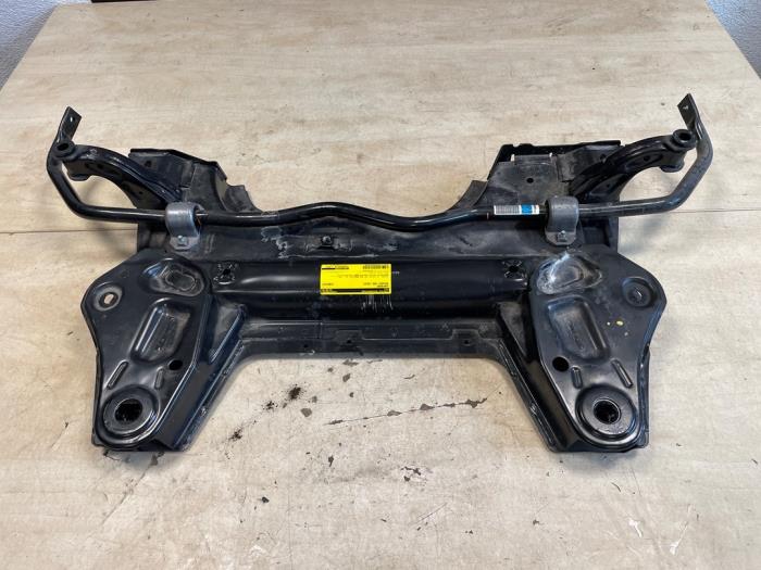 Subframe van een Peugeot 208 II (UB/UH/UP) 1.2 Hybrid 136 2025