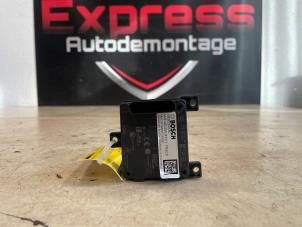 Gebruikte Sensor ACC (afstand) Opel Astra L (F3/FB/FM/FP) Prijs € 200,00 Margeregeling aangeboden door Express Autodemontage