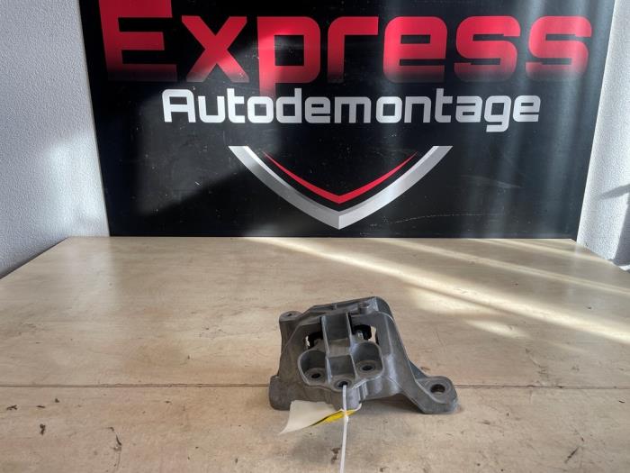 Gebruikte Motorsteun Ford Focus 4 1.0 Ti-VCT EcoBoost 12V 100 Prijs € 40,00 Margeregeling aangeboden door Express Autodemontage