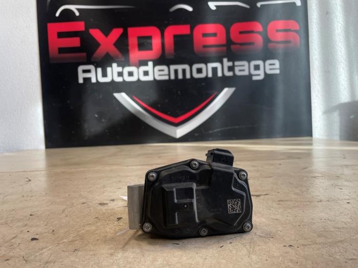 Gebruikte Gasklephuis Ford Focus 4 1.0 Ti-VCT EcoBoost 12V 100 Prijs € 29,00 Margeregeling aangeboden door Express Autodemontage