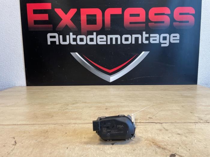 Gasklephuis van een Peugeot 208 II (UB/UH/UP) 1.2 Hybrid 136 2025