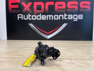 Gebruikte Waterpomp Peugeot 208 II (UB/UH/UP) 1.2 Hybrid 136 Prijs € 85,00 Margeregeling aangeboden door Express Autodemontage