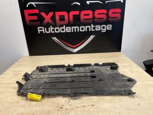 Gebruikte Bodem beschermplaat Opel Astra L (F3/FB/FM/FP) Prijs op aanvraag aangeboden door Express Autodemontage