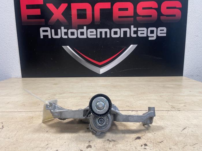 Gebruikte Dynamosteun boven Peugeot 3008 Prijs € 49,00 Margeregeling aangeboden door Express Autodemontage